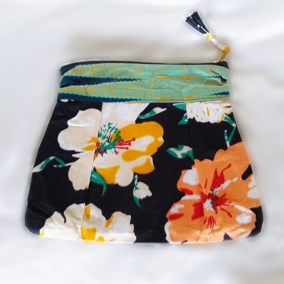 🔴SOLD🔴Noonday Makeup Bag 💄 - Picture 2 of 3